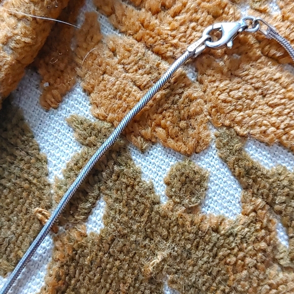 16" sterling silver snake chain with lobster clasp. 925 - Picture 3 of 3